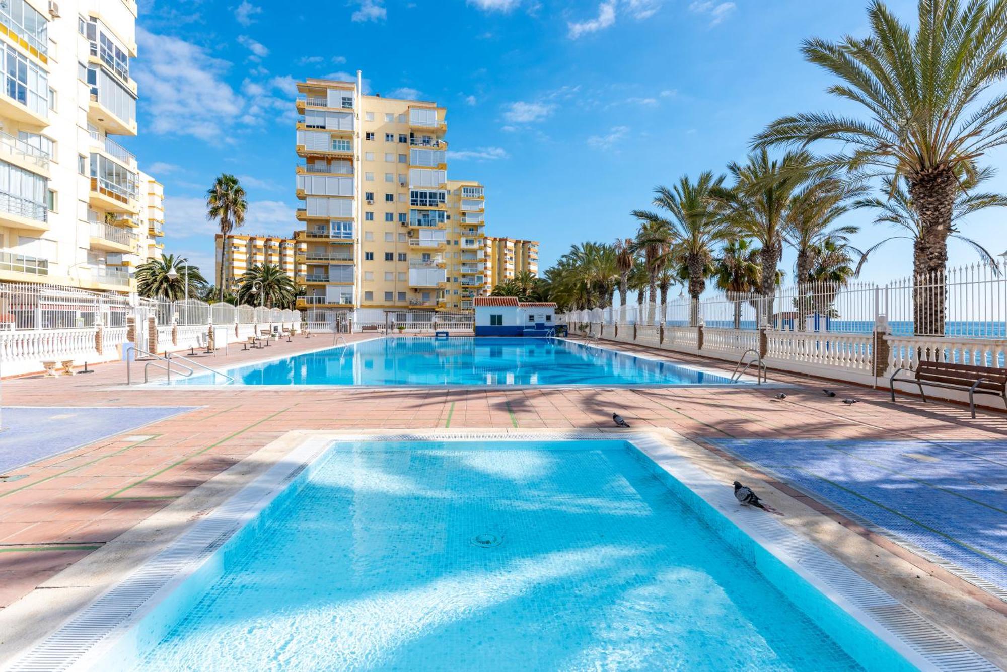 50 Mts Beach With Sea Views Pool ألغاروبو - كوستا المظهر الخارجي الصورة